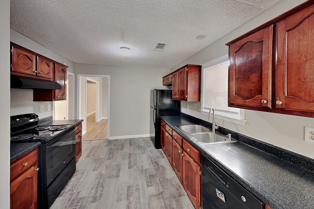 978 Nolan Ln - Photo 5 of 17