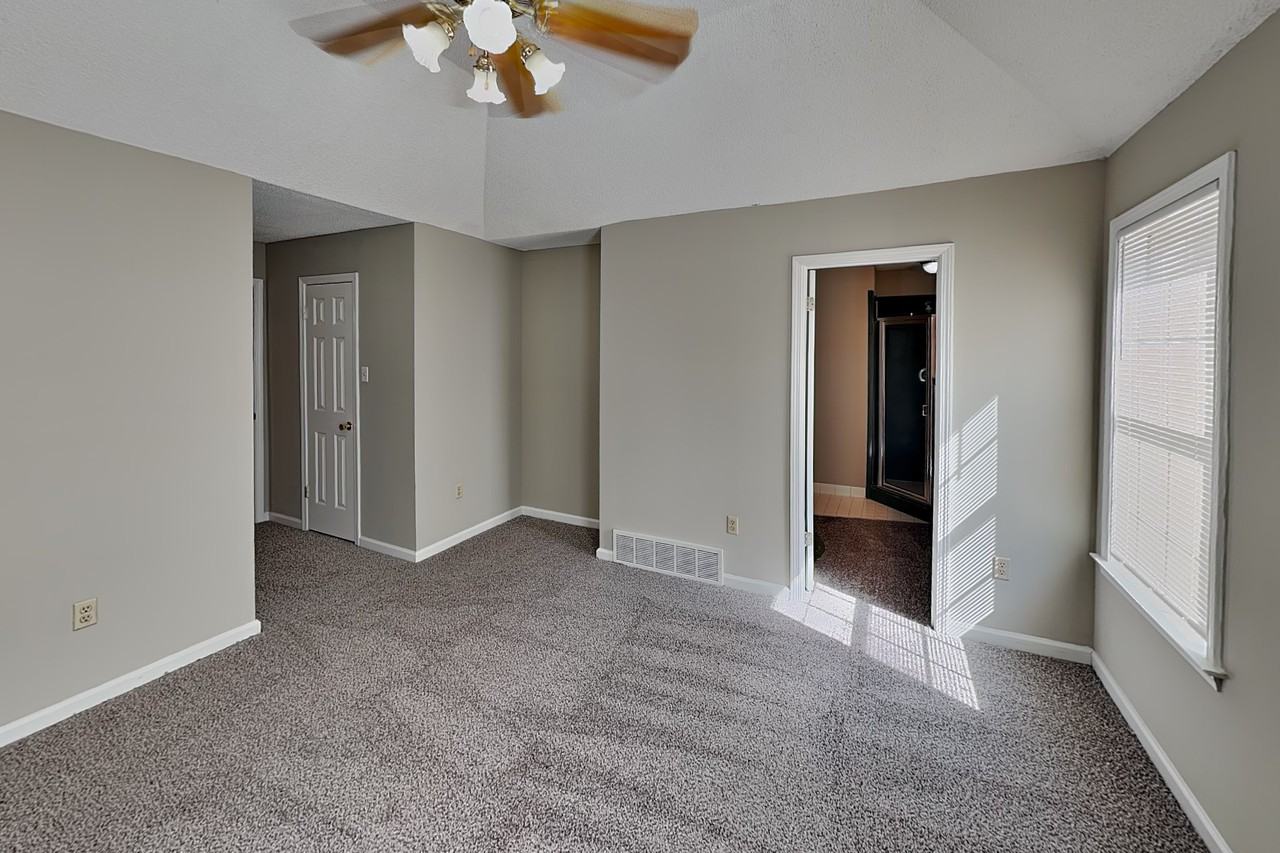 978 Nolan Ln - Photo 7 of 17