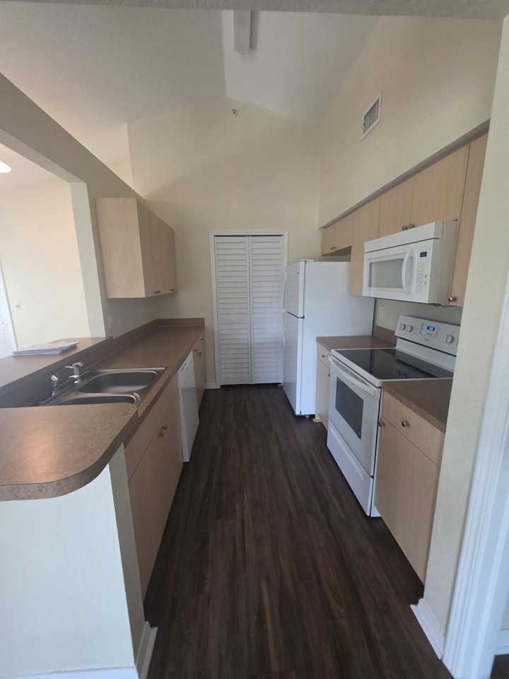 3104 Town Ave - Photo 7 of 10