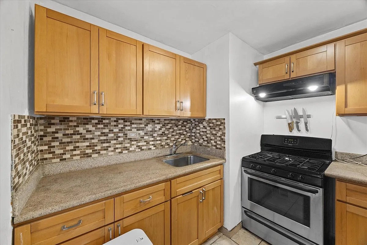 3176 Decatur Ave - Photo 3 of 18