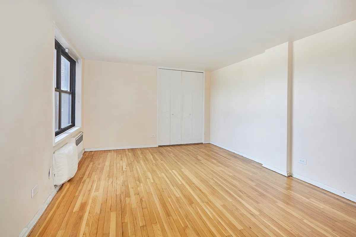 1270 E 51st St - Photo 2 of 10