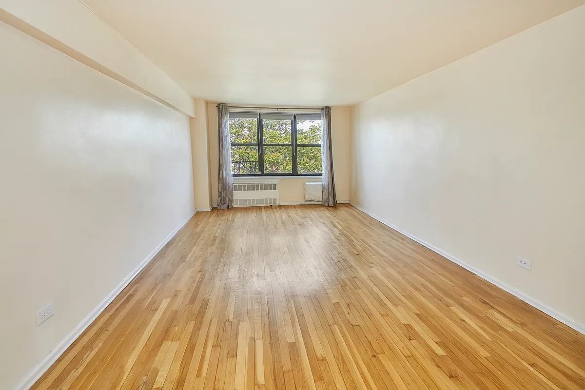 1270 E 51st St - Photo 4 of 10