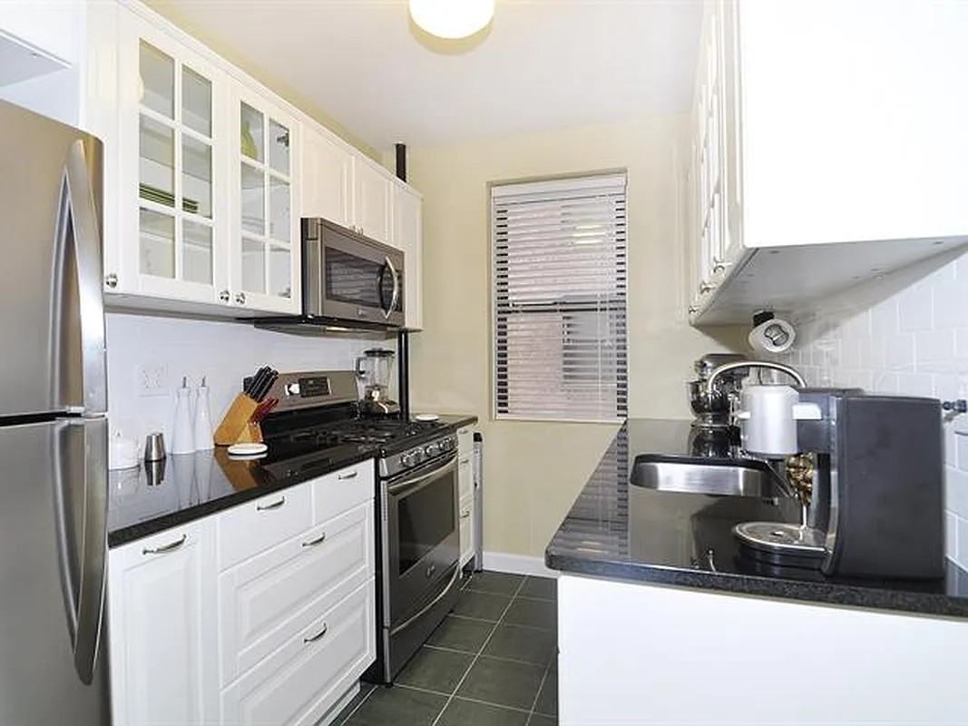 3635 Johnson Ave - Photo 6 of 9