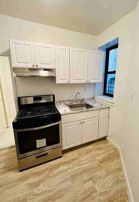 524 W 152nd St - Photo 5 of 8