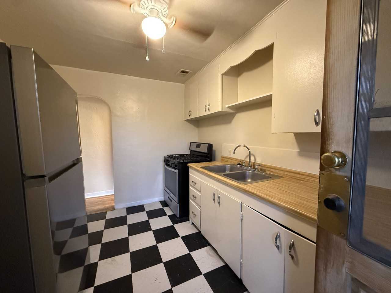902 11Th St Nw - Photo 2 of 16