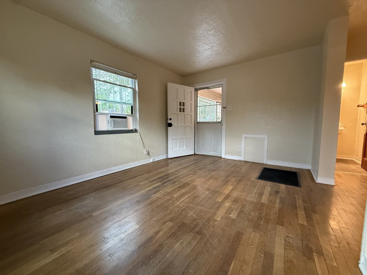 902 11Th St Nw - Photo 6 of 16