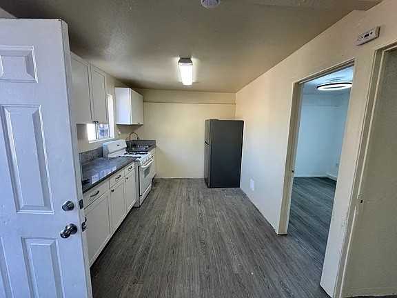 8136 Dodie St #D - Photo 7 of 10