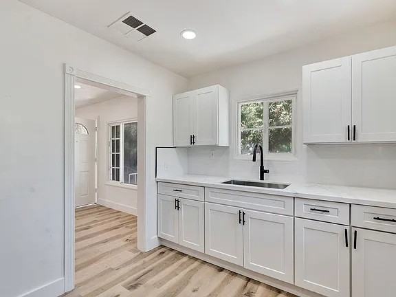 1719 C St - Photo 3 of 11