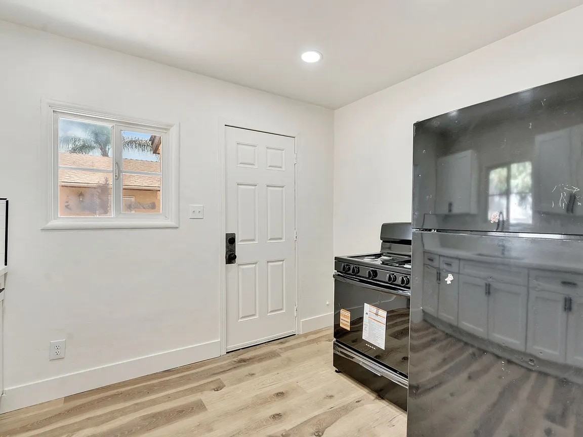 1719 C St - Photo 7 of 11