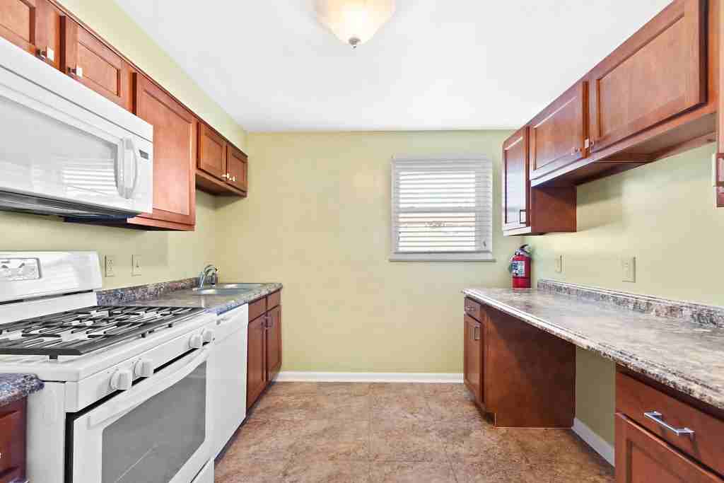 69 N 20th St #H - Photo 3 of 13