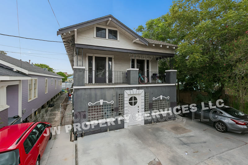 320 N Olympia St - Photo 2 of 10