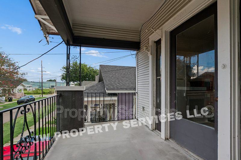 320 N Olympia St - Photo 3 of 10