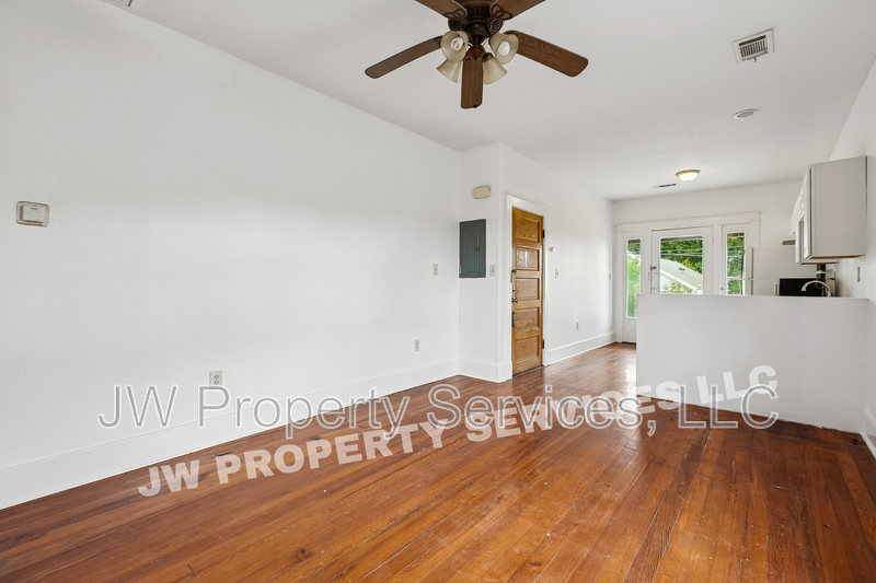 320 N Olympia St - Photo 4 of 10