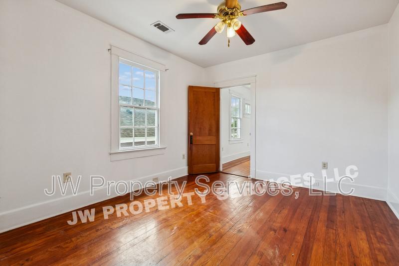 320 N Olympia St - Photo 6 of 10