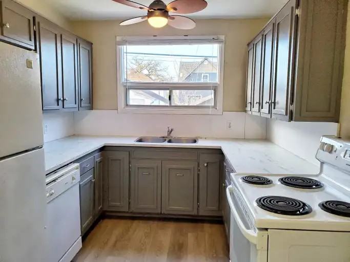 195 Morley Ave #A - Photo 3 of 9