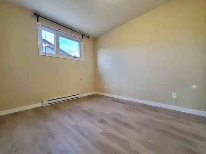 195 Morley Ave #A - Photo 5 of 9