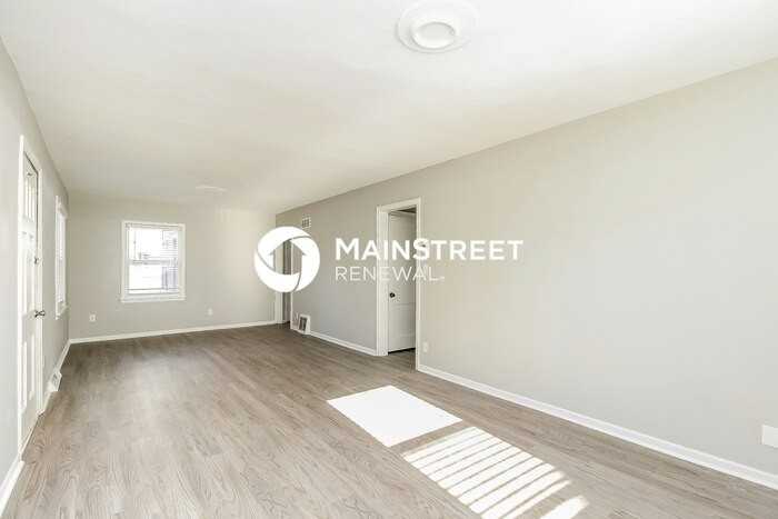 4437 Gladstone Blvd - Photo 2 of 17
