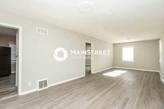 4437 Gladstone Blvd - Photo 3 of 17