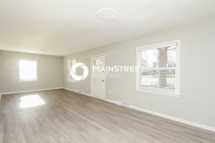 4437 Gladstone Blvd - Photo 4 of 17