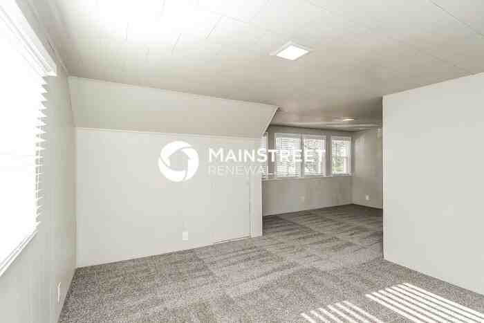 4437 Gladstone Blvd - Photo 7 of 17