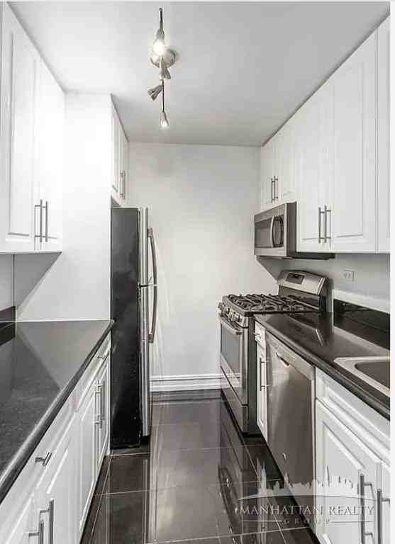 8th Ave #3B - Photo 6 of 7