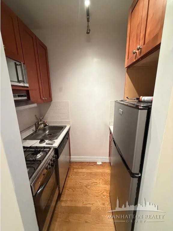 E 83rd St #1D - Photo 4 of 5