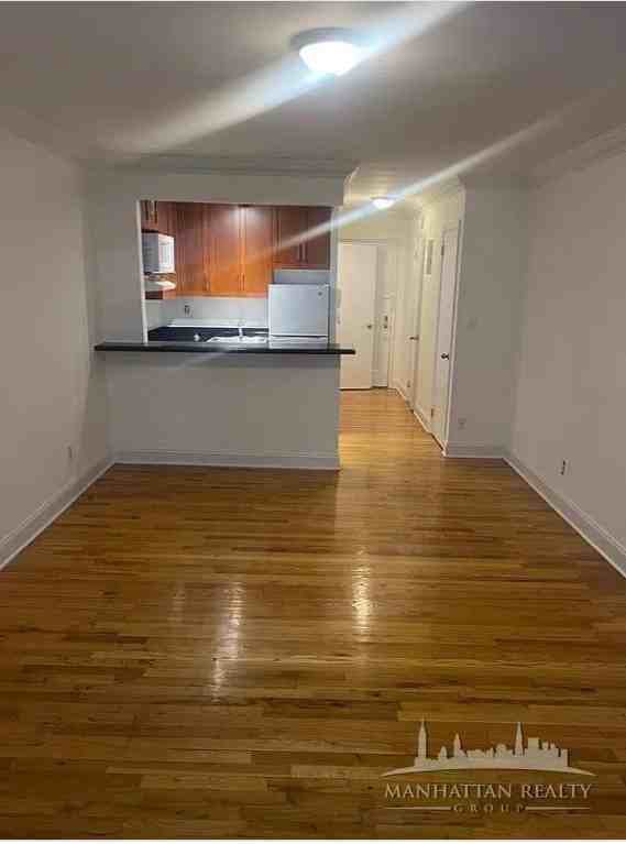 E 80th St #3G - Photo 3 of 9