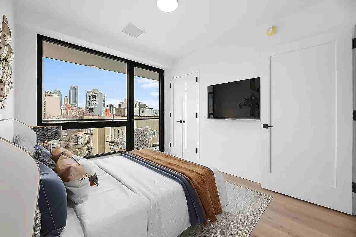2710 37th Ave #6B - Photo 3 of 5