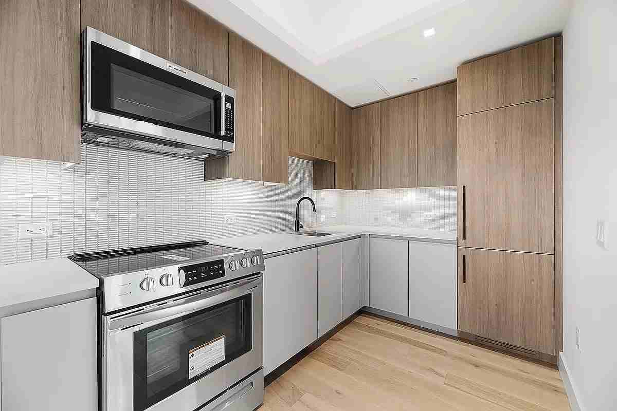 2710 37th Ave #6B - Photo 4 of 5