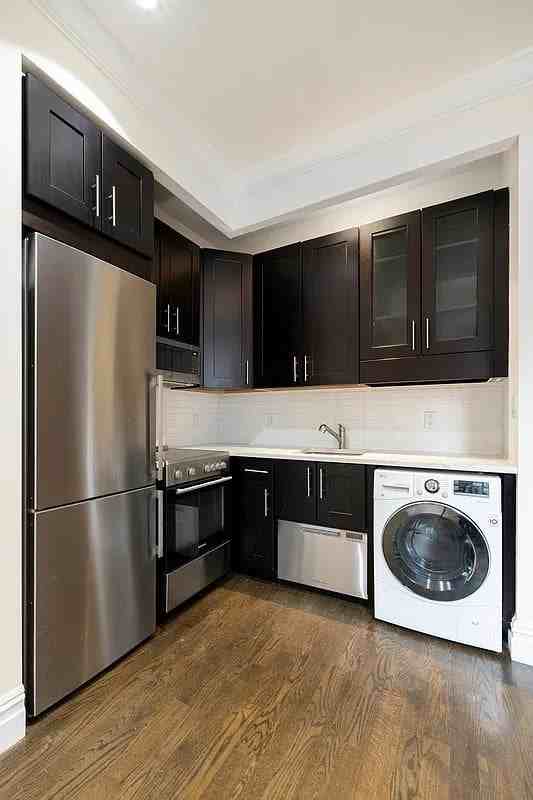 223 Mott St #6 - Photo 3 of 4