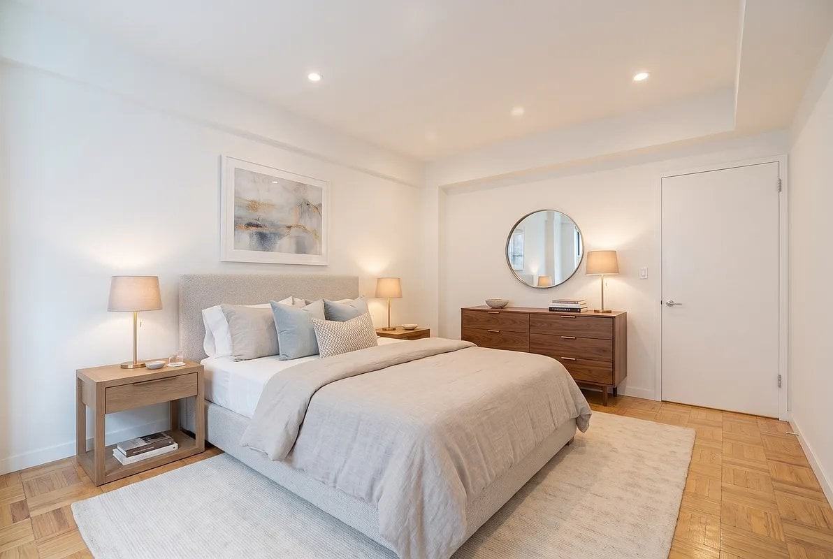 129 W 56th St #3R - Photo 2 of 4
