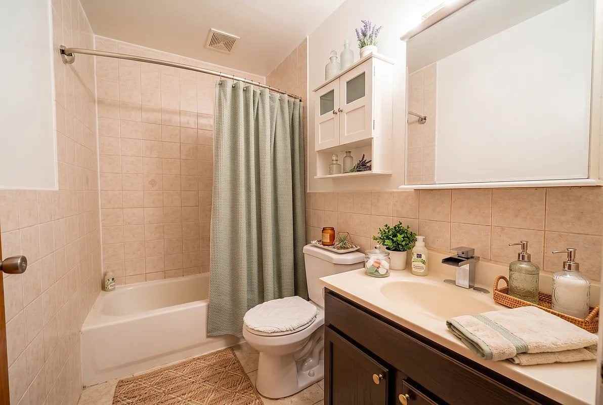 129 W 56th St #3R - Photo 4 of 4