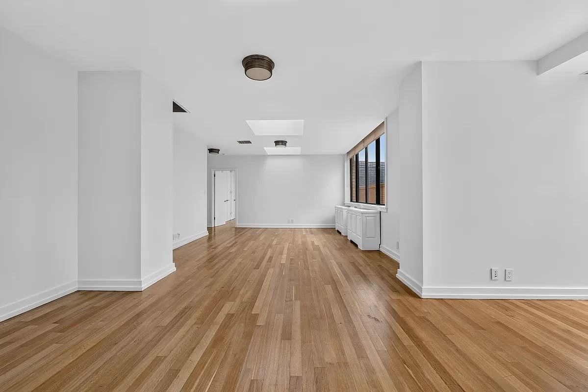 245 E 44th St #PH - Photo 6 of 19