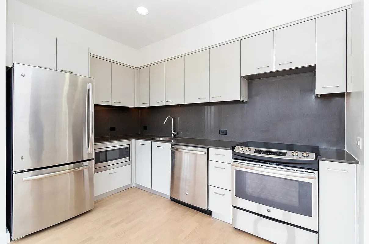 3157 31st St #208 - Photo 4 of 6