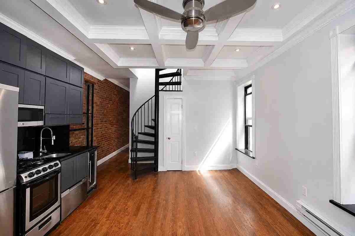 15 W 103rd St #5R - Photo 2 of 10