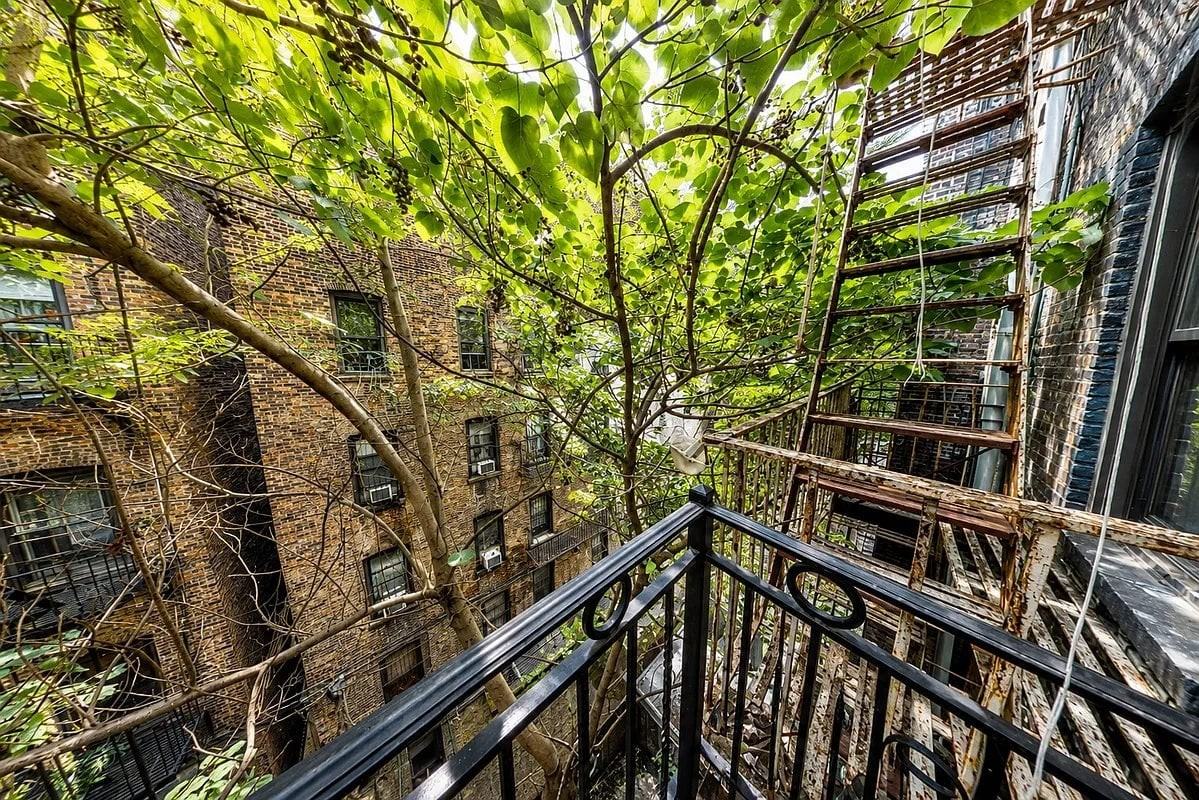 438 W 52nd St #8F - Photo 5 of 7