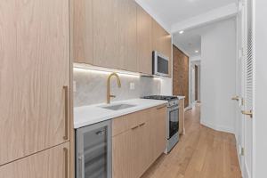 featured image of 356 W 21st St #7