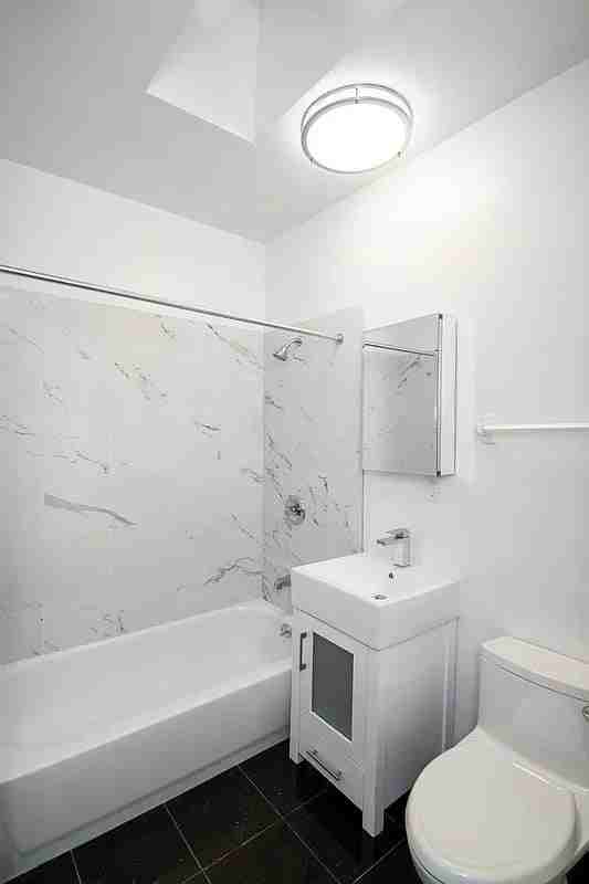 400 E 53rd St #2E - Photo 4 of 5