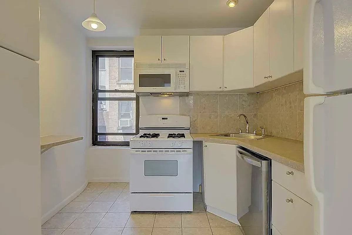 141 W 10th St #16 - Photo 5 of 6