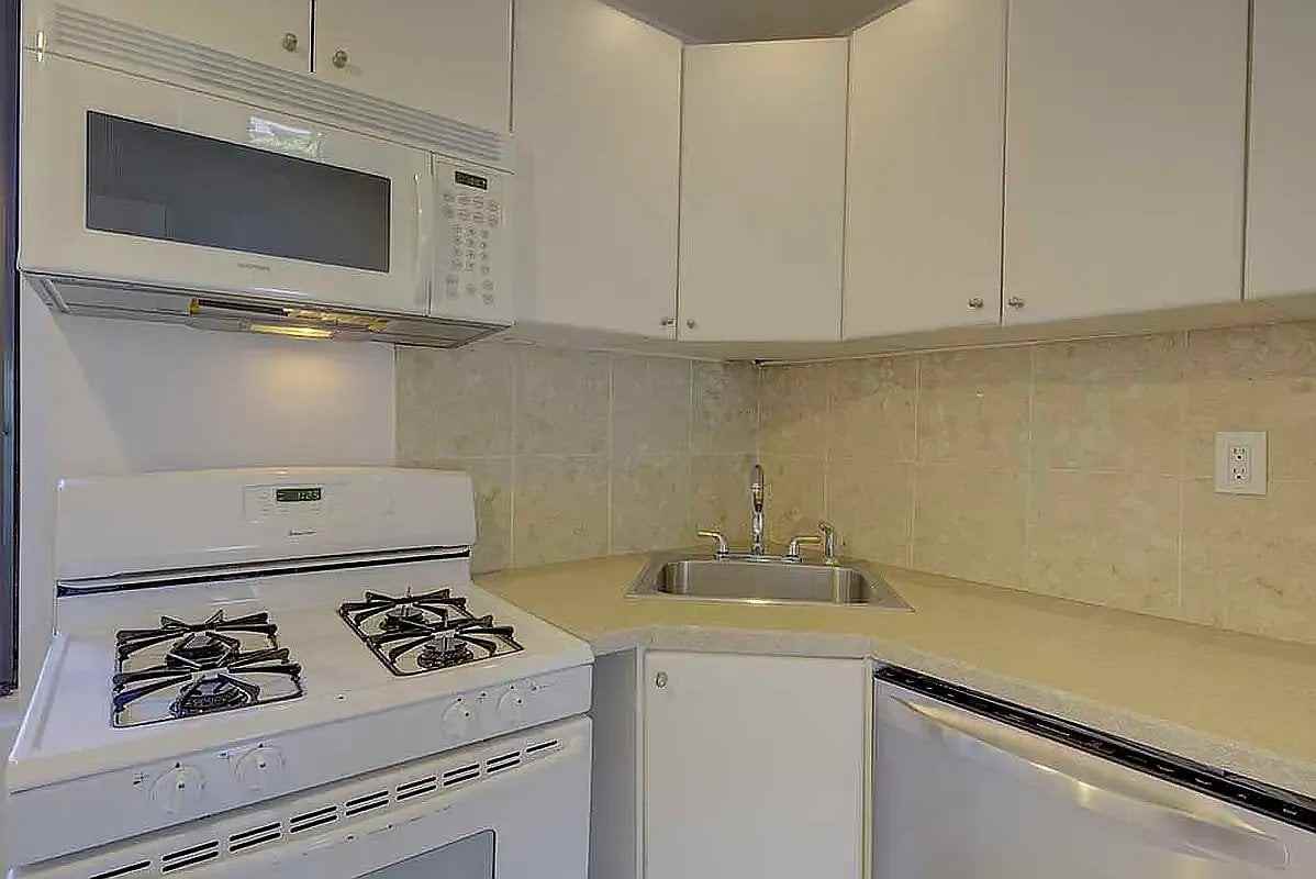 141 W 10th St #16 - Photo 6 of 6