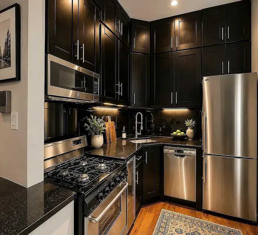 564 Hudson St #2 - Photo 5 of 8