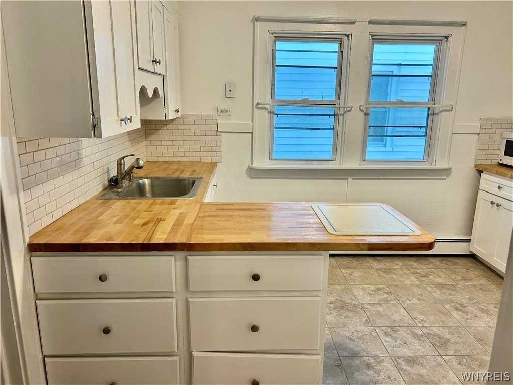 394 Westgate Rd - Photo 4 of 17