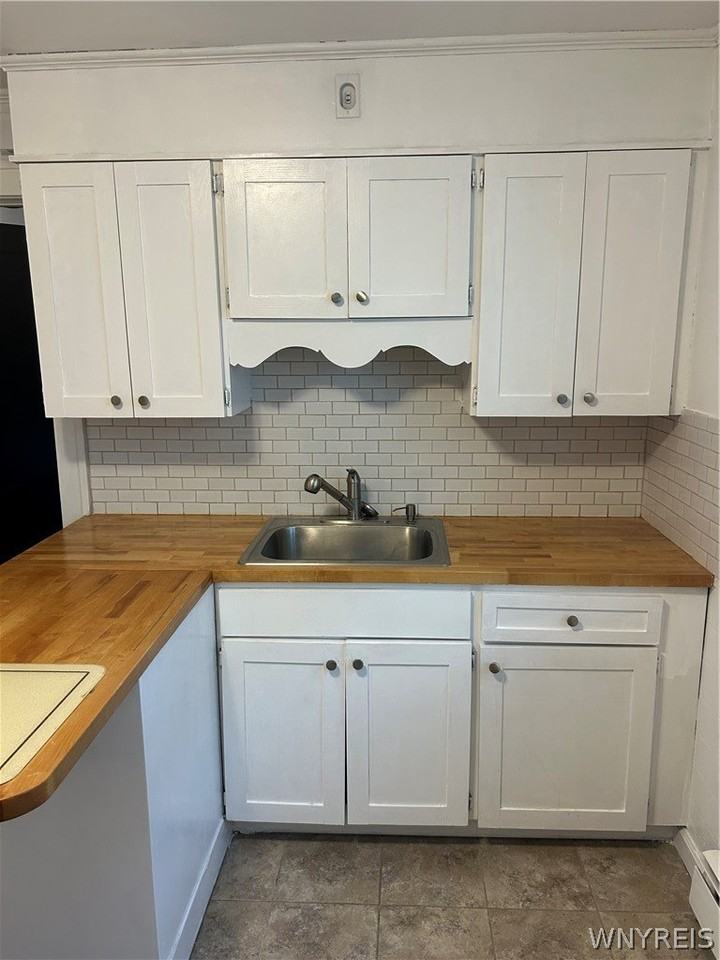 394 Westgate Rd - Photo 6 of 17