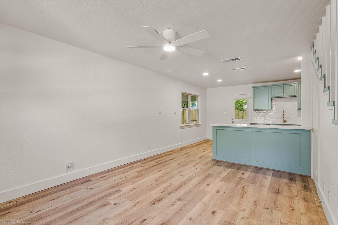 Terrell Duplex - Photo 6 of 10