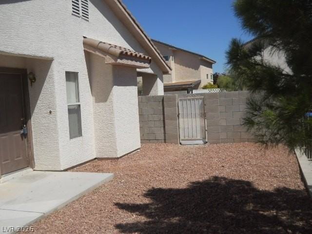 8212 Bluff Creek Ave - Photo 3 of 11