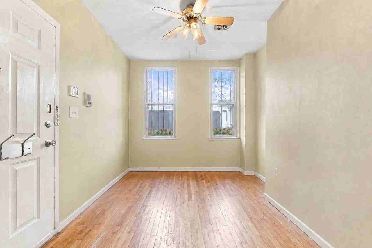 420 Monroe St #1L - Photo 4 of 18