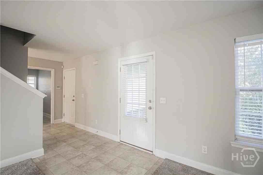 37 Wesleyan Dr - Photo 3 of 27