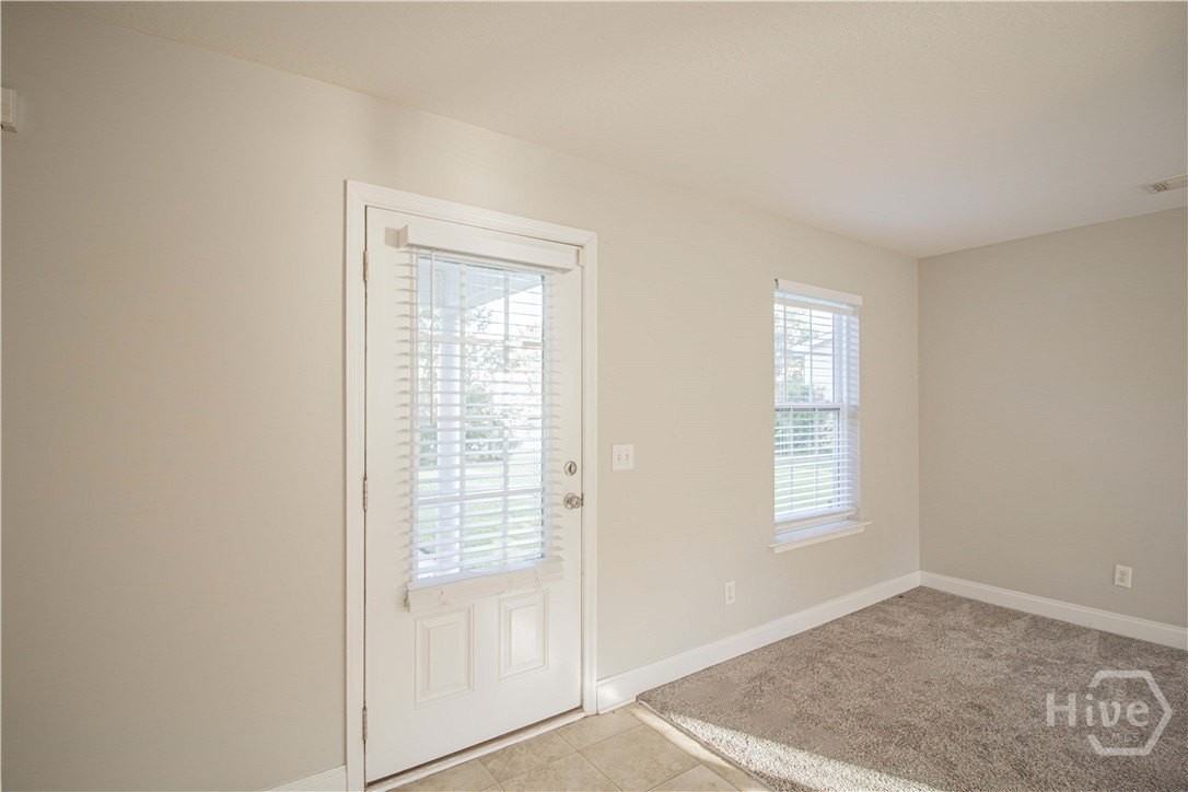 37 Wesleyan Dr - Photo 4 of 27