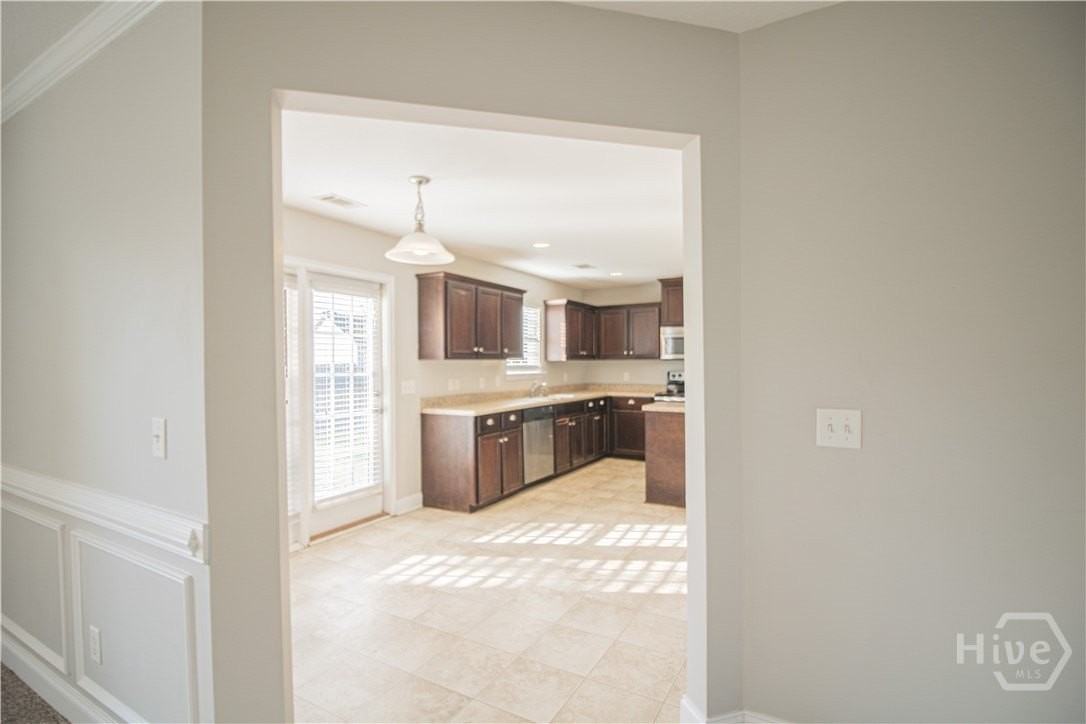 37 Wesleyan Dr - Photo 7 of 27