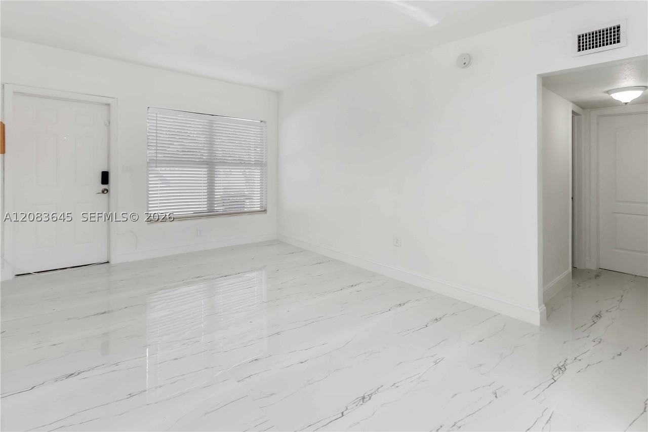1236 Ne 109th St #2 - Photo 4 of 39